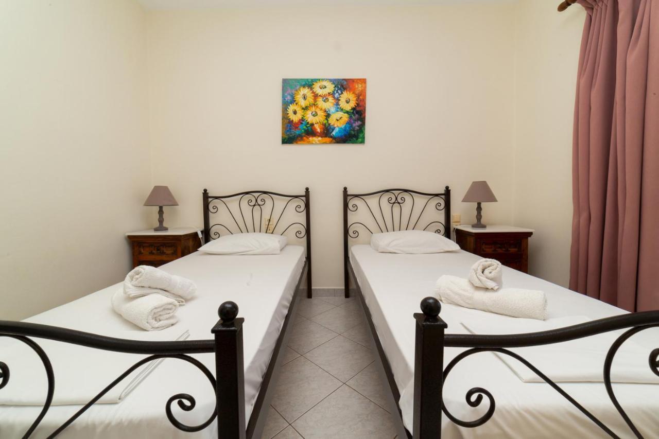 Natassa Apartments Agia Efimia エクステリア 写真
